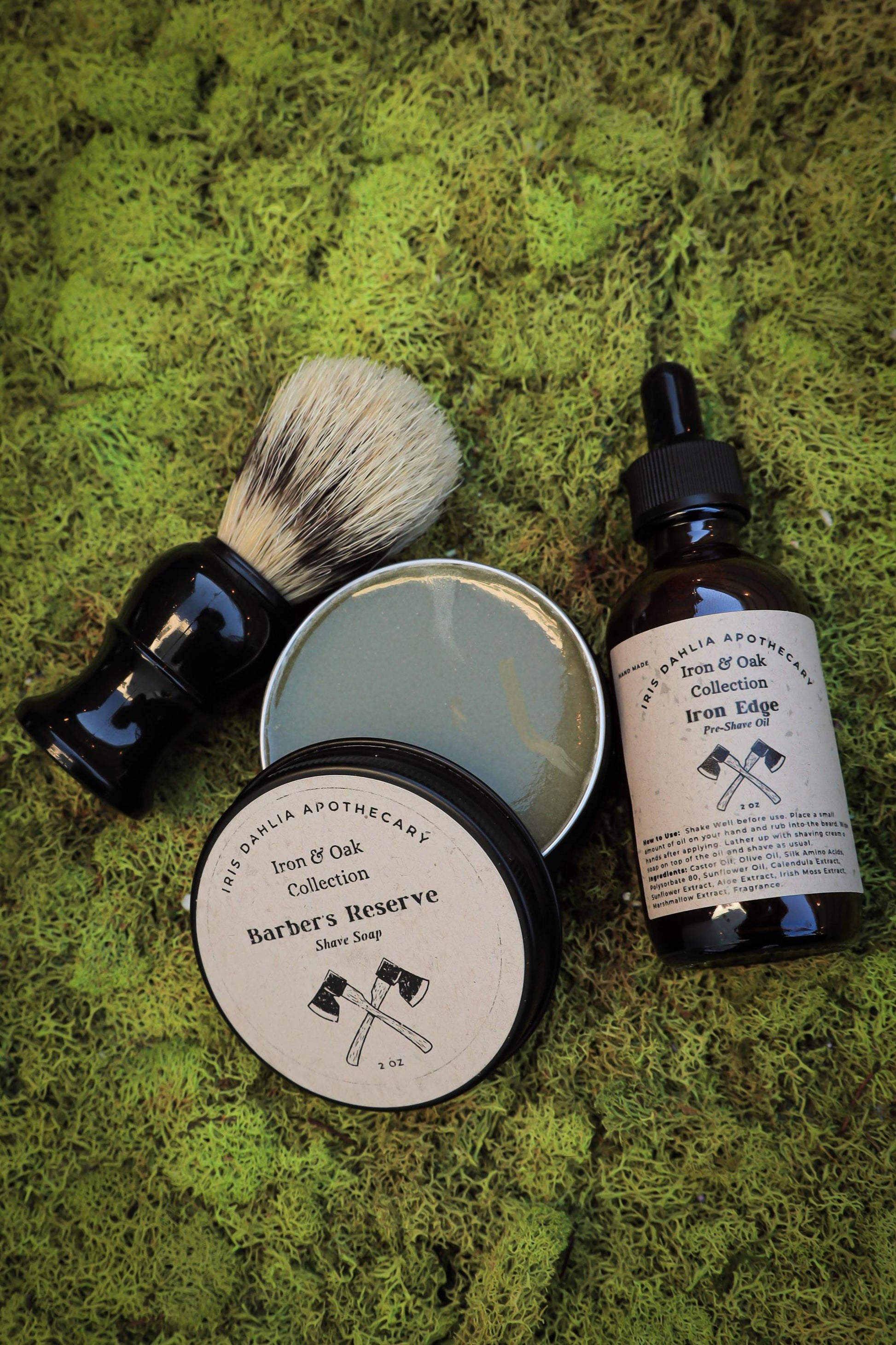 Elegant Iron & Oak Men's Shaving Kit: Premium Grooming Essentials for the Modern Gentleman